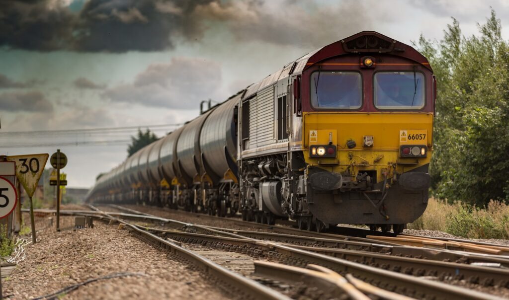 5 trenes legendarios del mundo: la experiencia de viaje que olvidamos