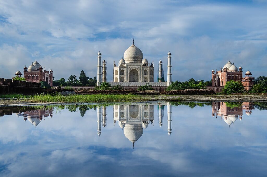 India, Dubái y Estambul