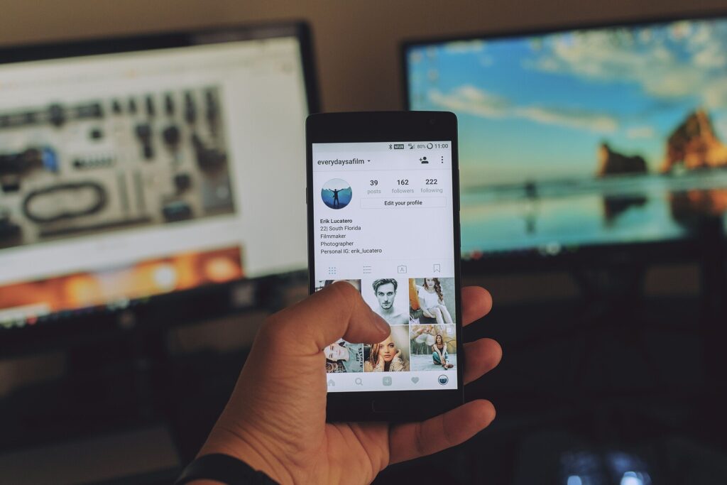 Internet en el exterior 2026: eSIM, SIM local o roaming — qué conviene